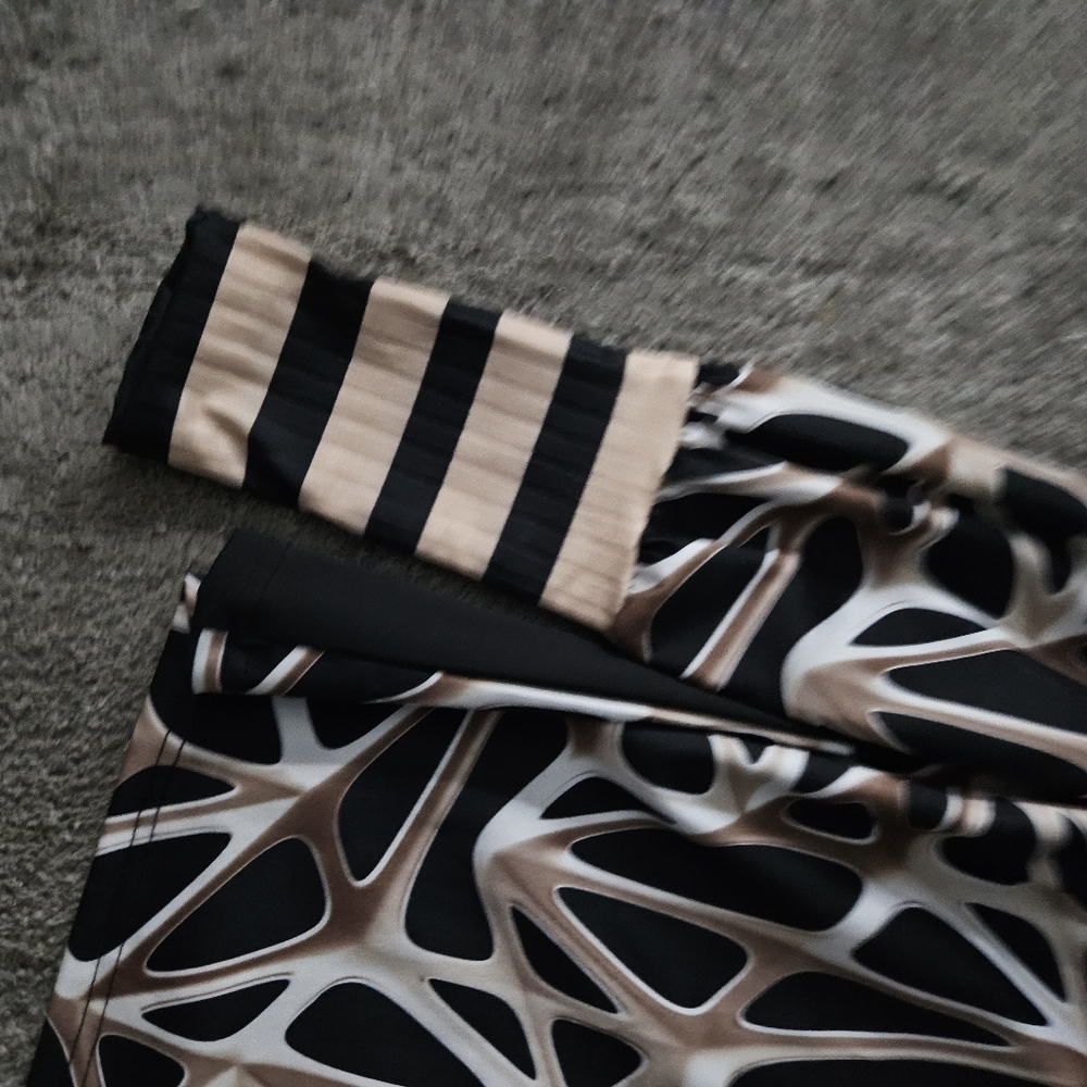 NWT Abstract top! - Picture 6 of 6